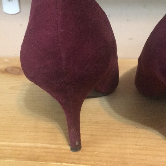 Beautiful wine colored mid height heels - Picture 2 of 3